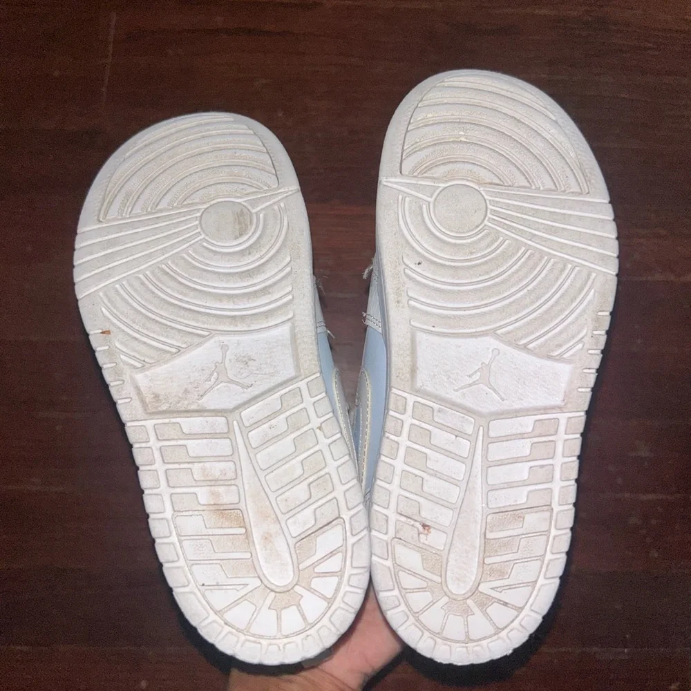 Kids Jordan 1 Sneakers Easy On - Light Blue and White size 1.5 - Picture 5 of 5